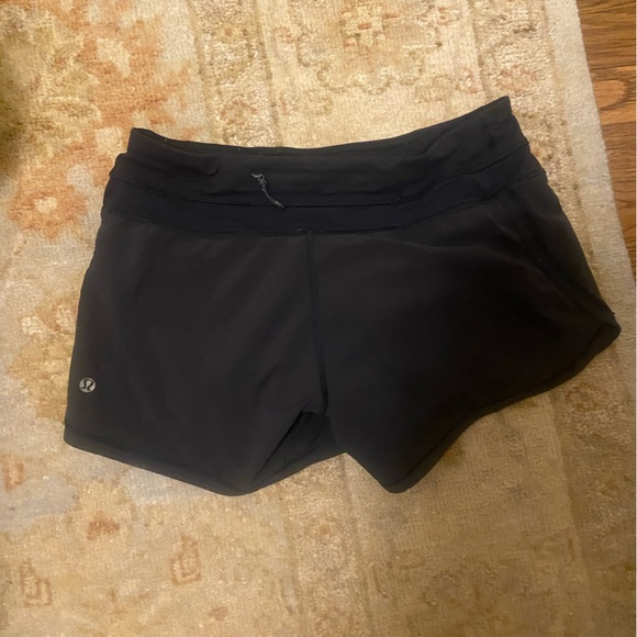 Lululemon 4 inch shorts - Picture 4 of 4